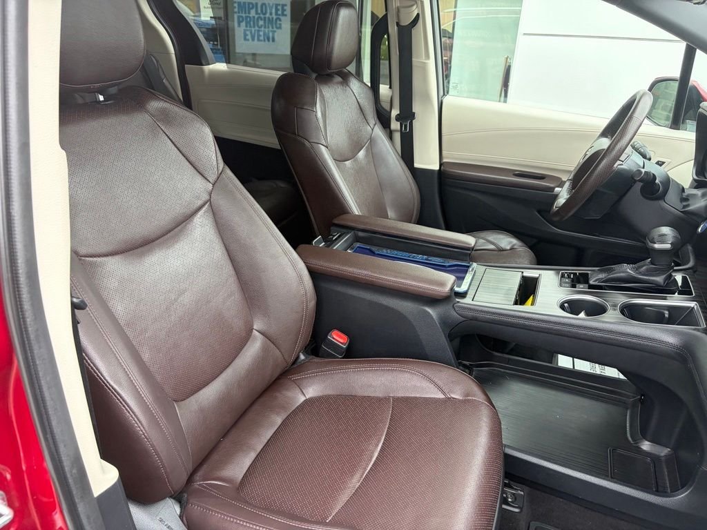 Used 2022 Ruby Flare Pearl Toyota Platinum image 27