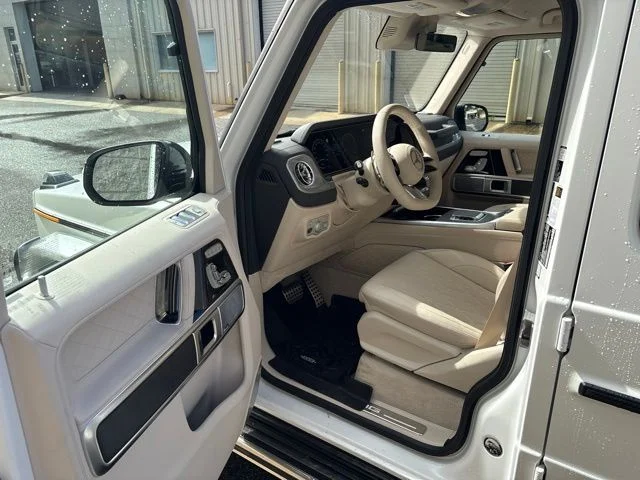 Used 2026 MANUFAKTUR Moonlight White Magno Mercedes-Benz G 63 AMG® image 9