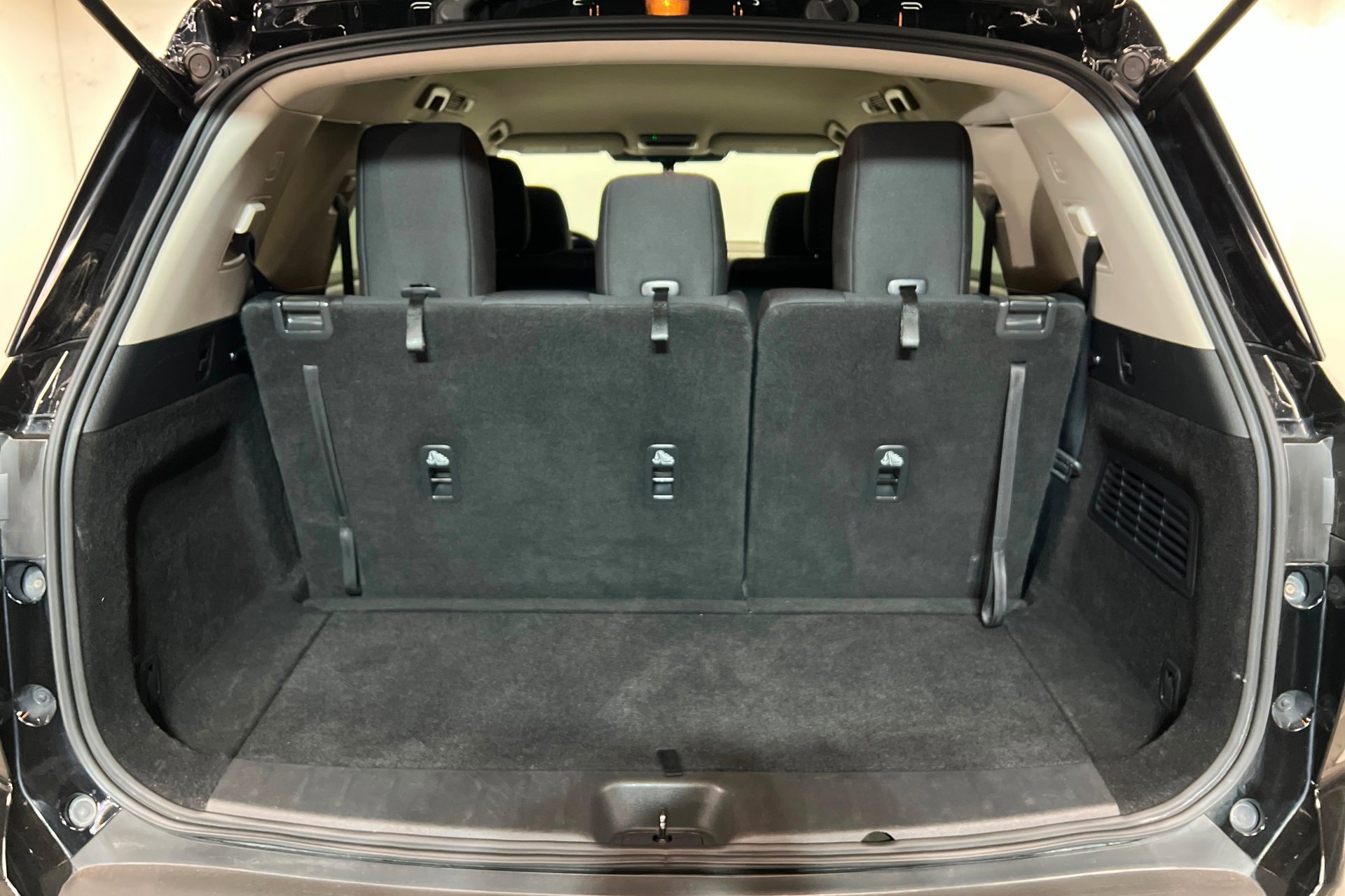 2024 Nissan Pathfinder SV - Photo 24