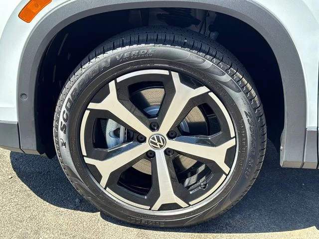 New 2026 Pure White Volkswagen 2.0T SE image 9
