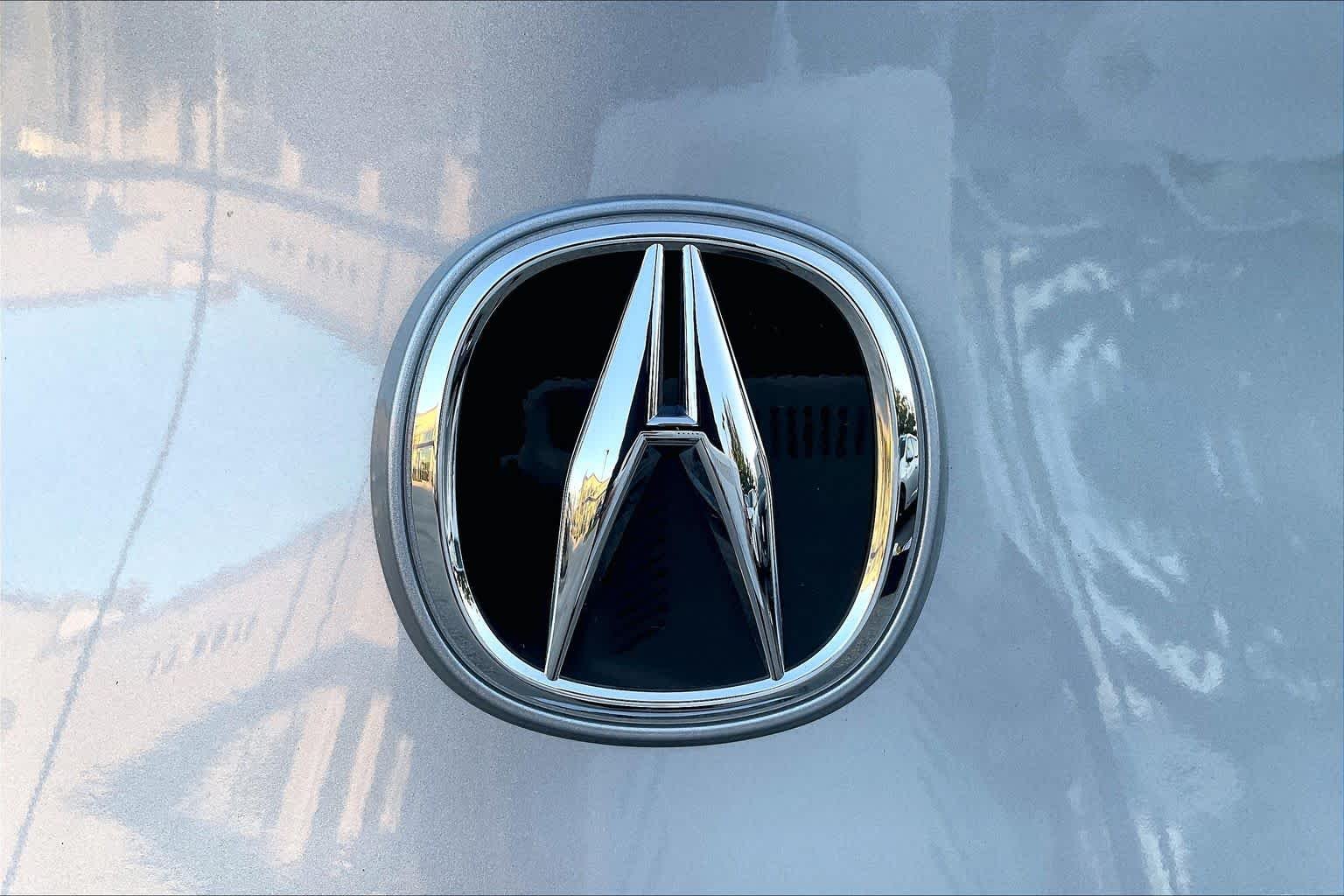 Certified Used 2025 Lunar Silver Metallic Acura  image 32
