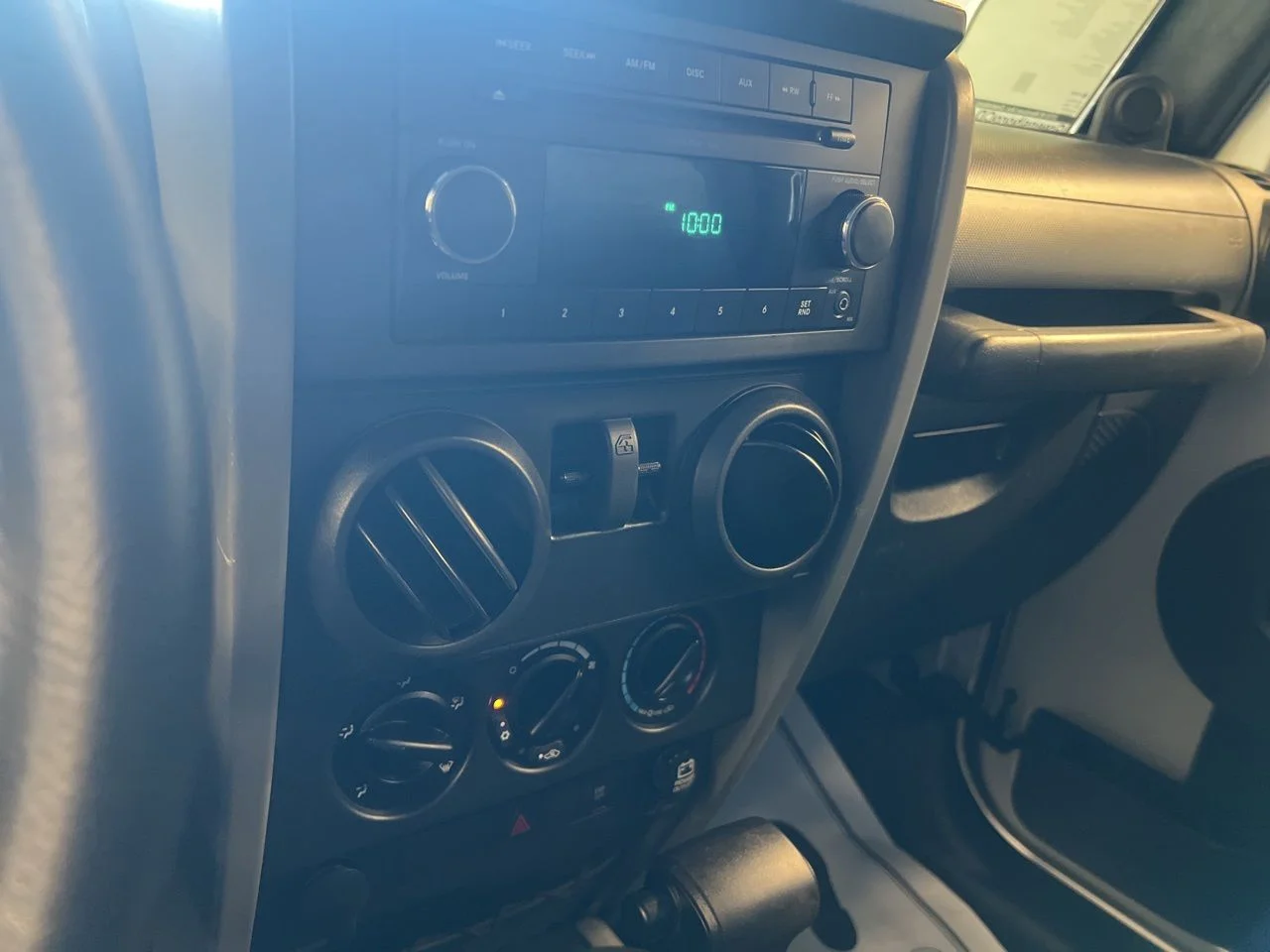 Used 2009 Silver Jeep X image 24