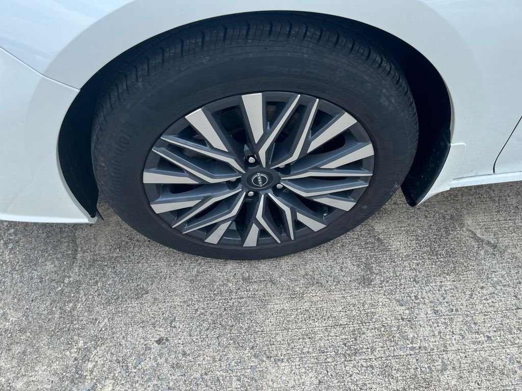 Used 2023 White Nissan 2.5 SV image 9