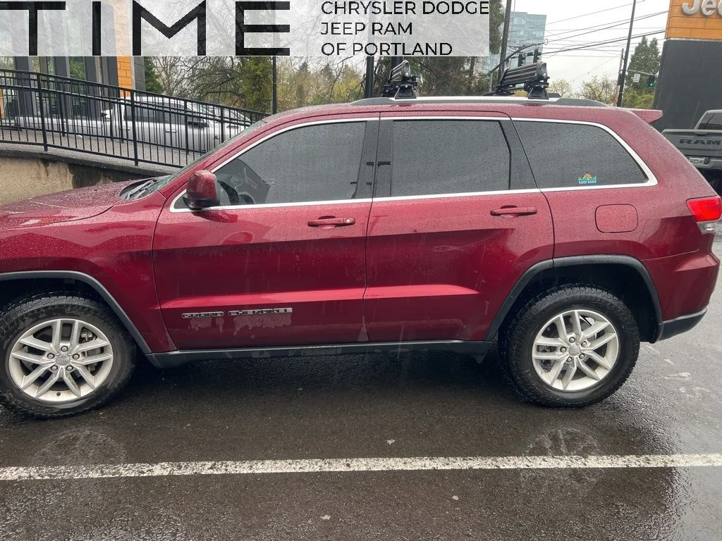 Used 2018 Red Jeep Laredo E image 1