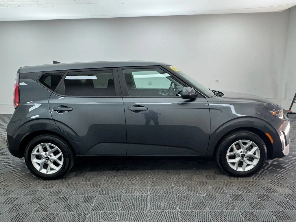 Used 2023 Gravity Gray Kia LX image 5