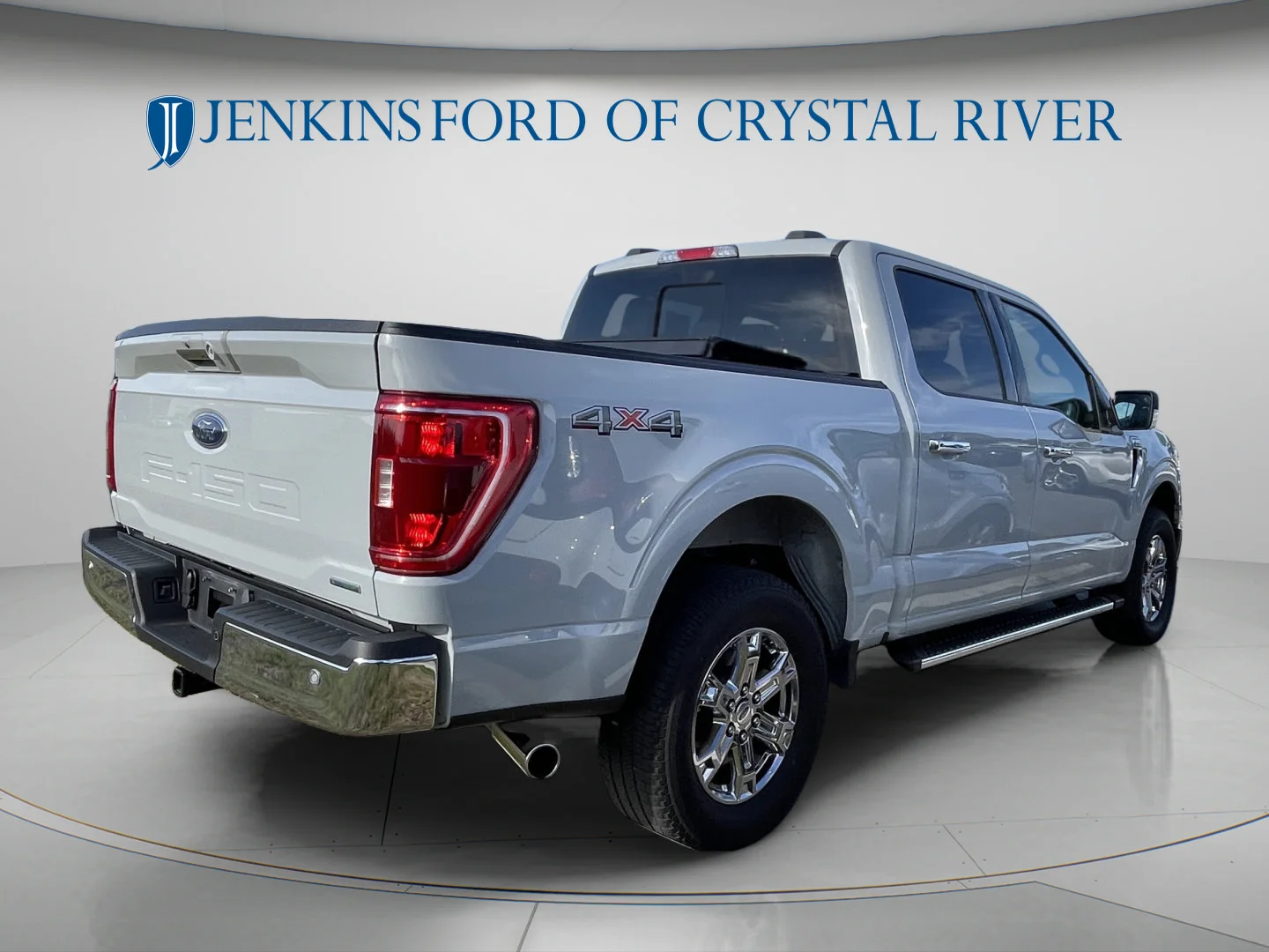 Used 2023 Avalanche Ford XLT image 2