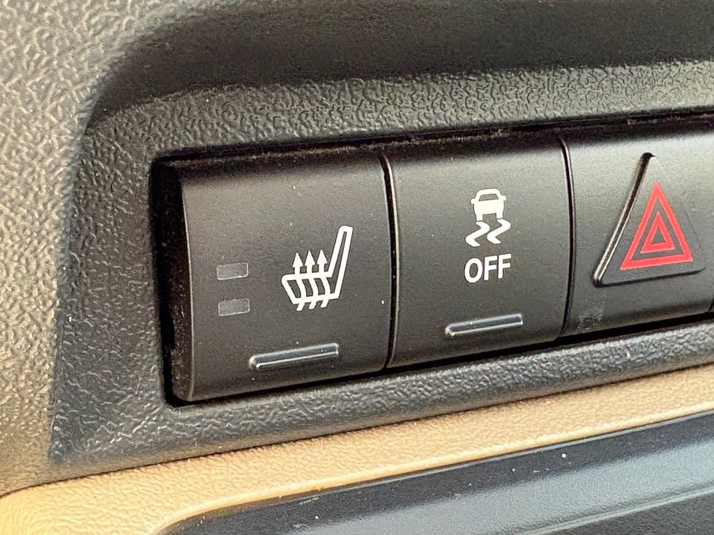 Used 2016 White Jeep Latitude image 14