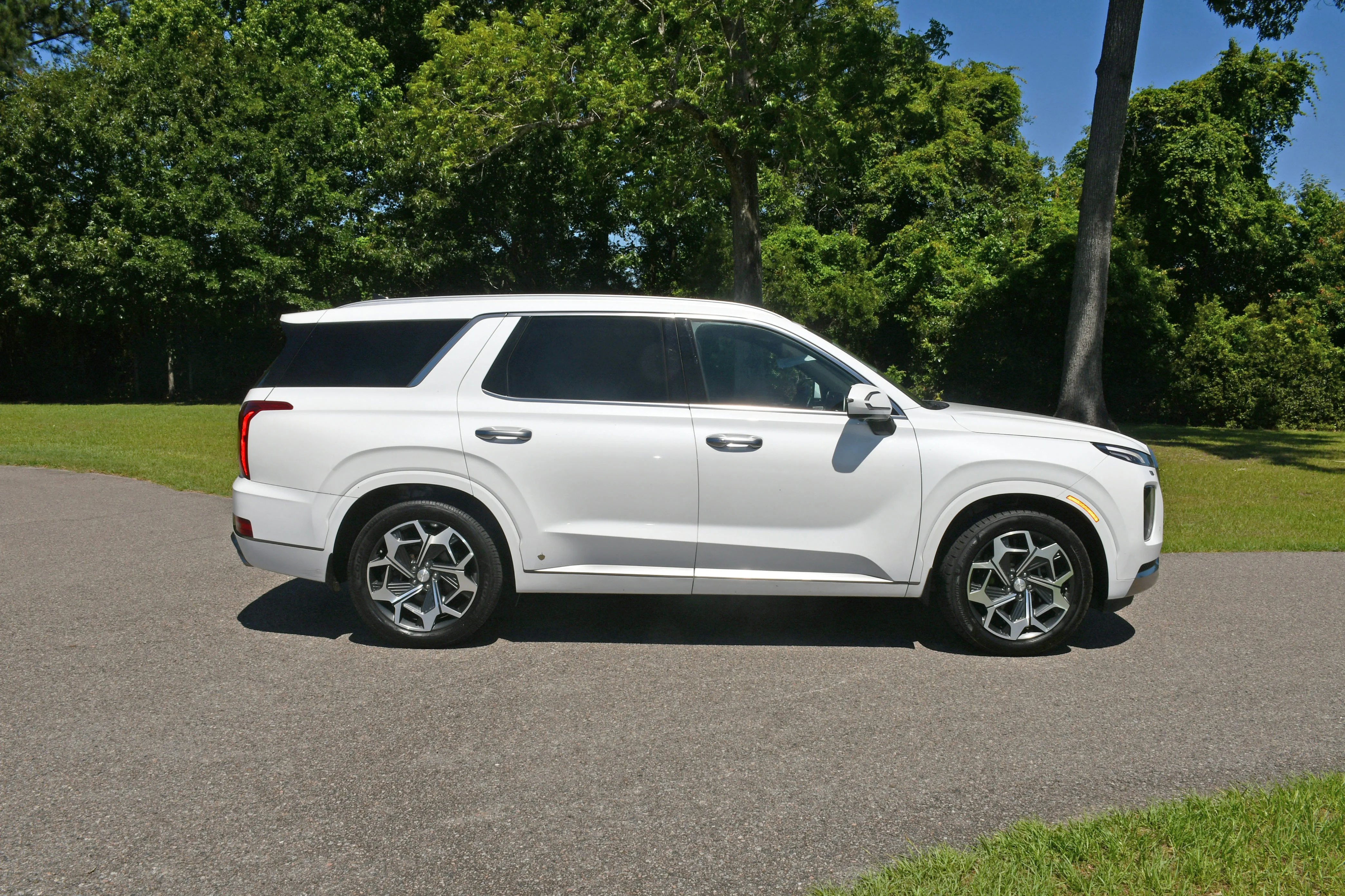 Used 2022 White Hyundai Calligraphy image 4