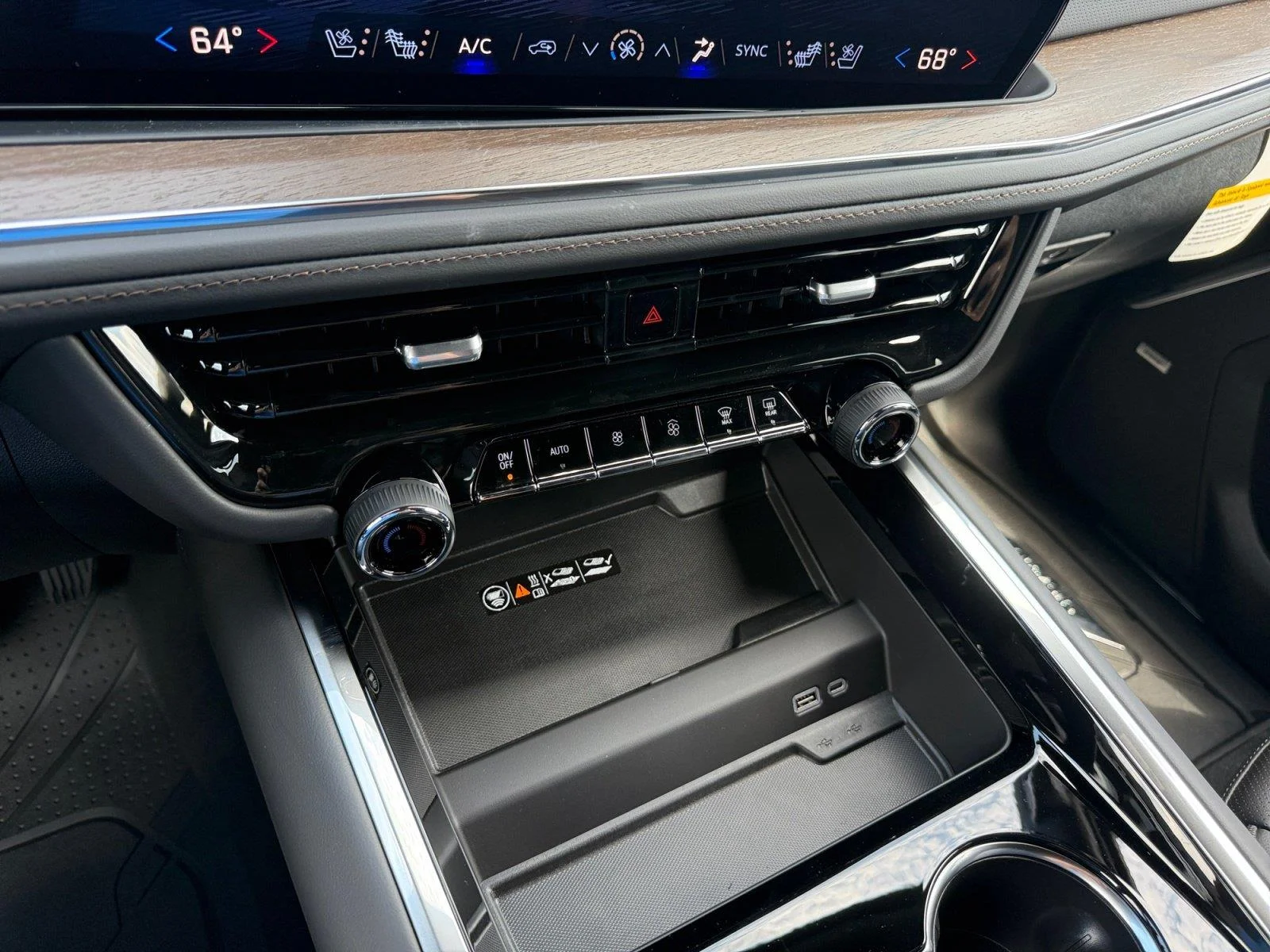2026 Chevrolet Suburban High Country - Photo 12