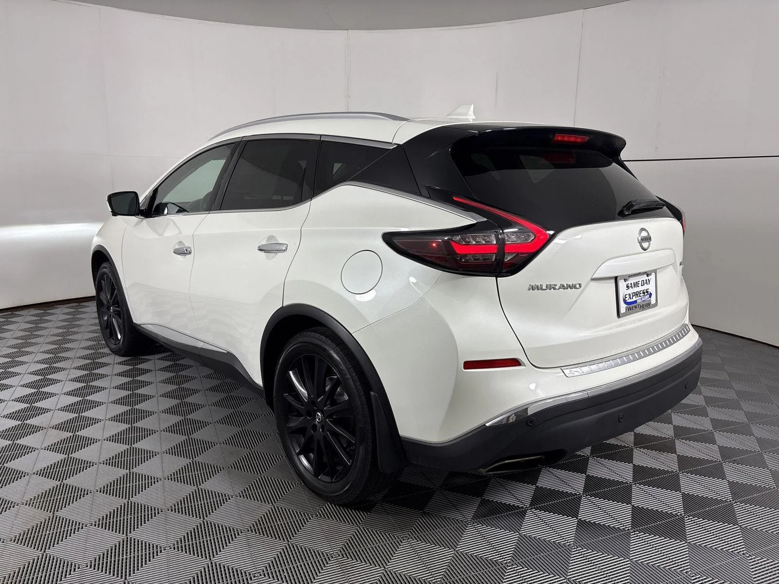 Used 2020 Pearl White Tricoat Nissan Platinum image 22