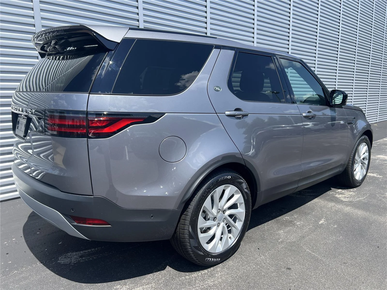 Used 2025 Eiger Grey Land Rover S image 4