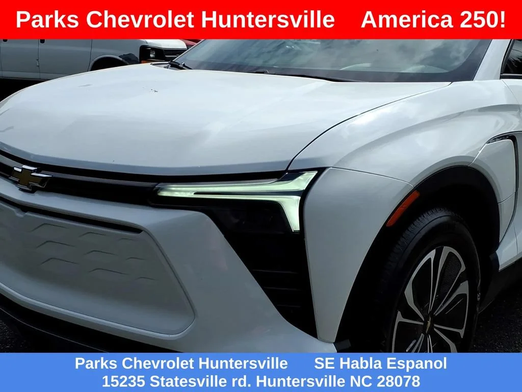 New 2026 Summit White Chevrolet LT image 25