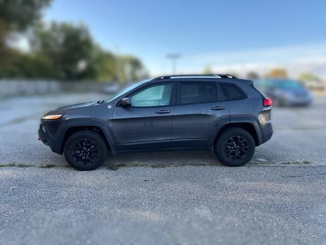 Used 2016 Gray Jeep Trailhawk image 10