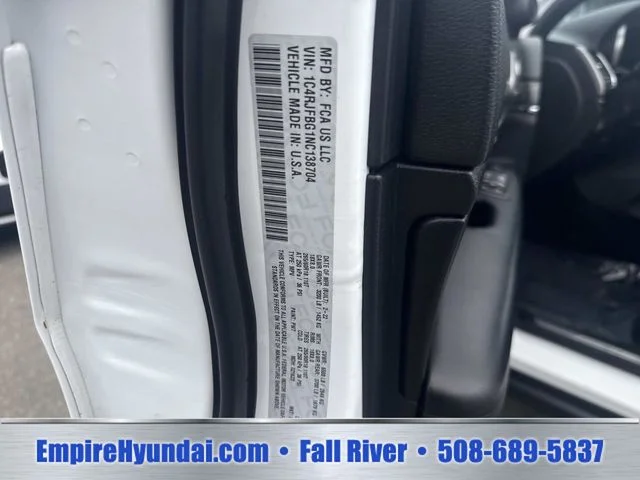 Used 2022 White Jeep Limited image 22