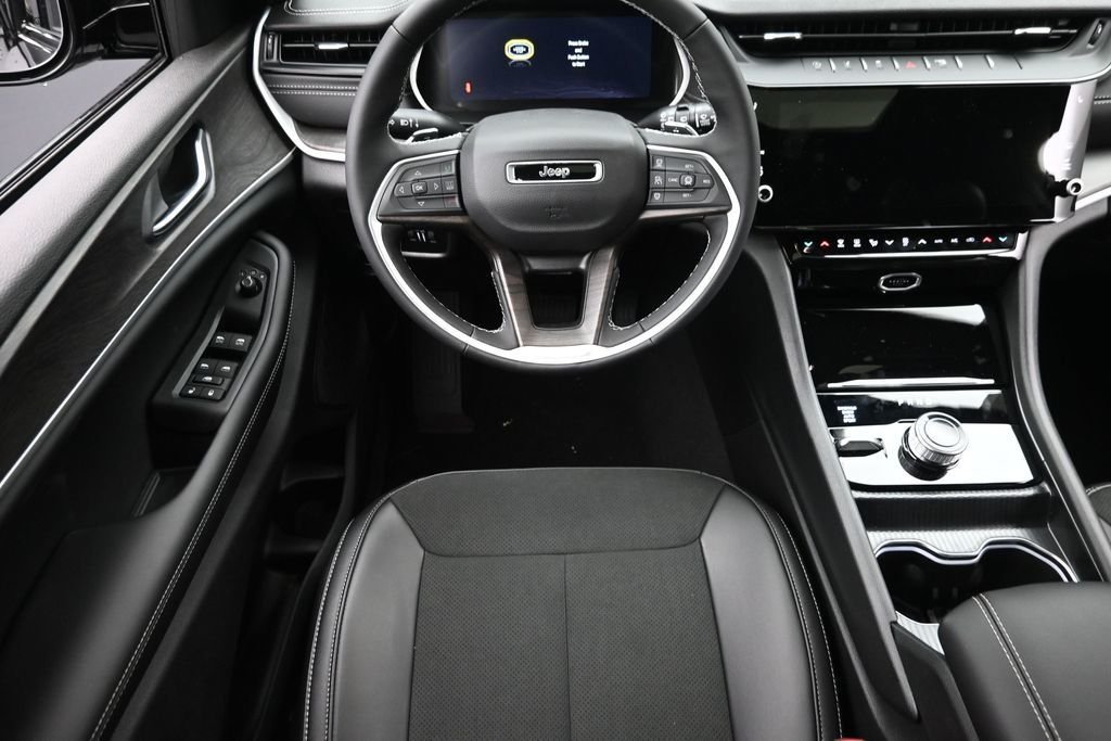 New 2026 Diamond Black Crystal Pearl-Coat Exterior Paint Jeep Altitude image 15