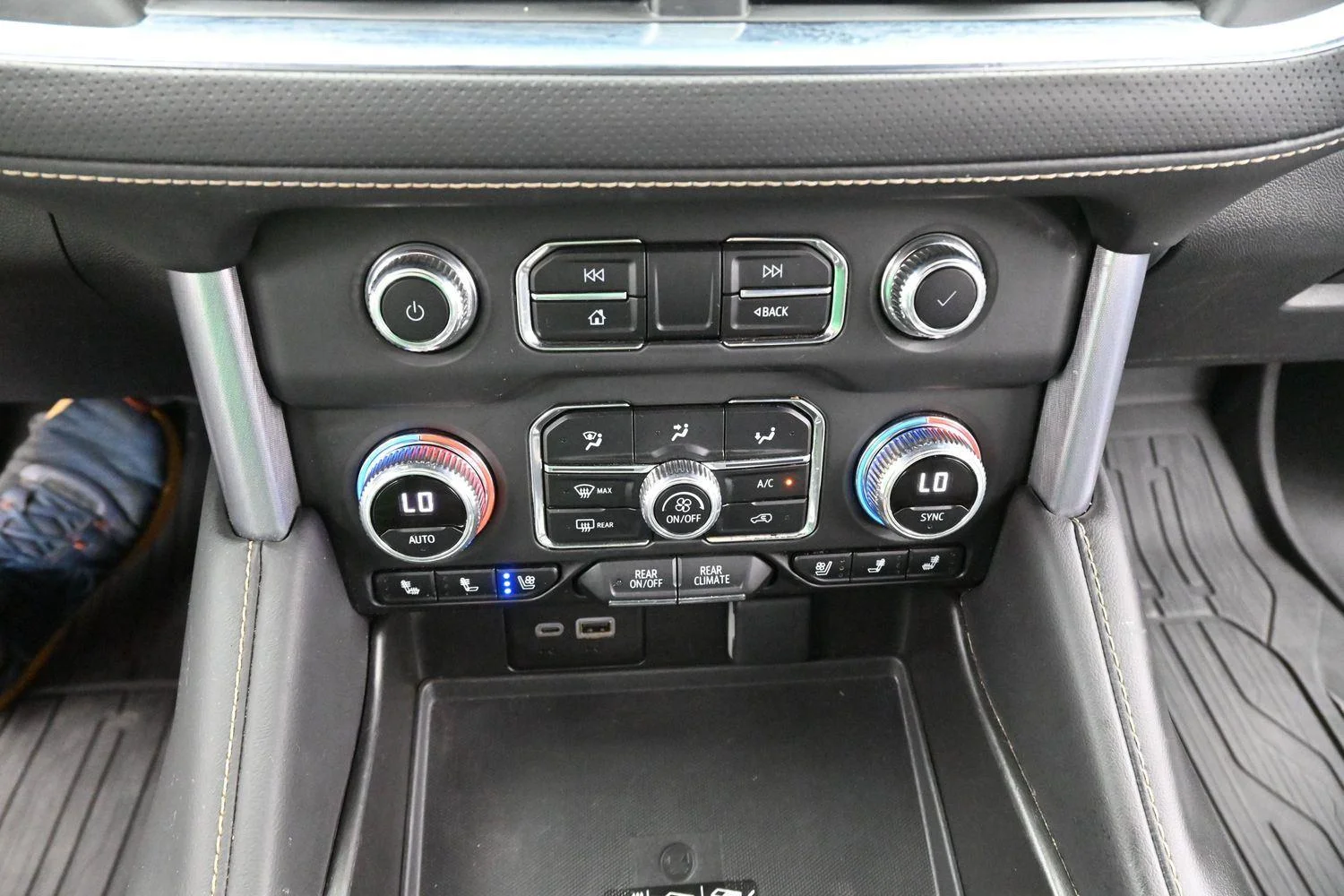 Used 2023 Onyx Black GMC SLT image 28