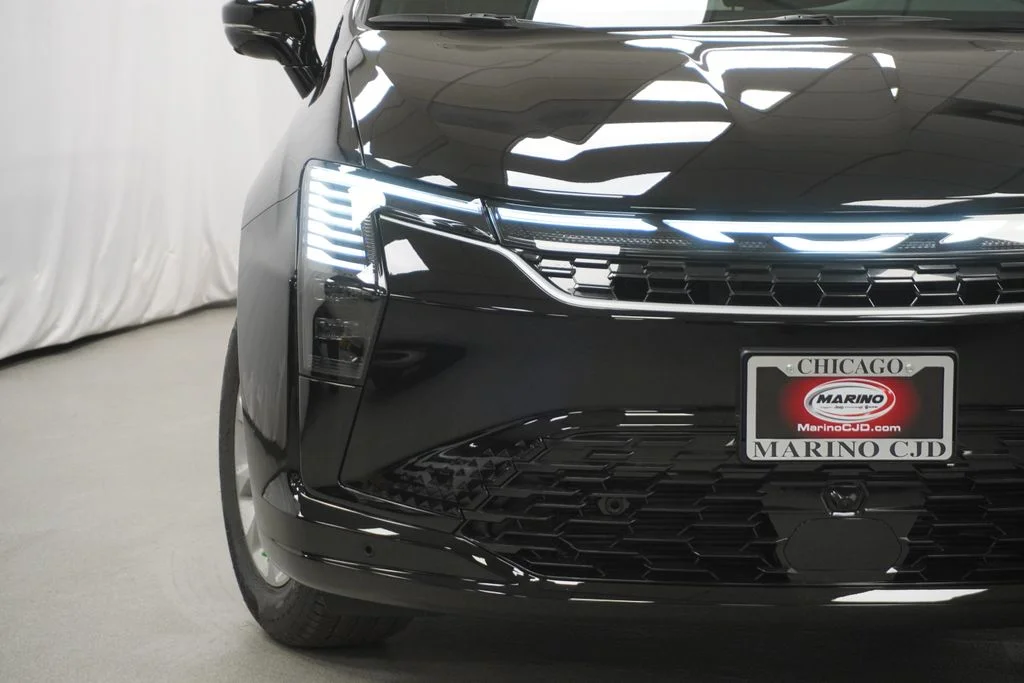 New 2027 Diamond Black Crystal Pearl-Coat Exterior Paint Chrysler Select image 6