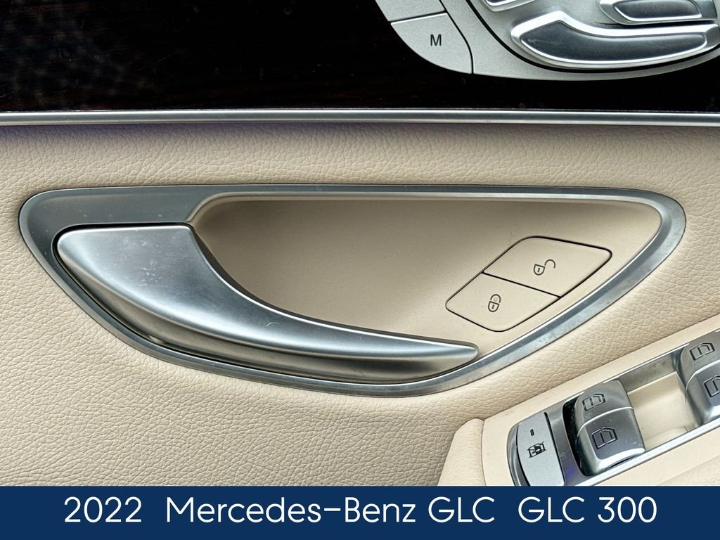 Used 2022  Mercedes-Benz GLC 300 image 17