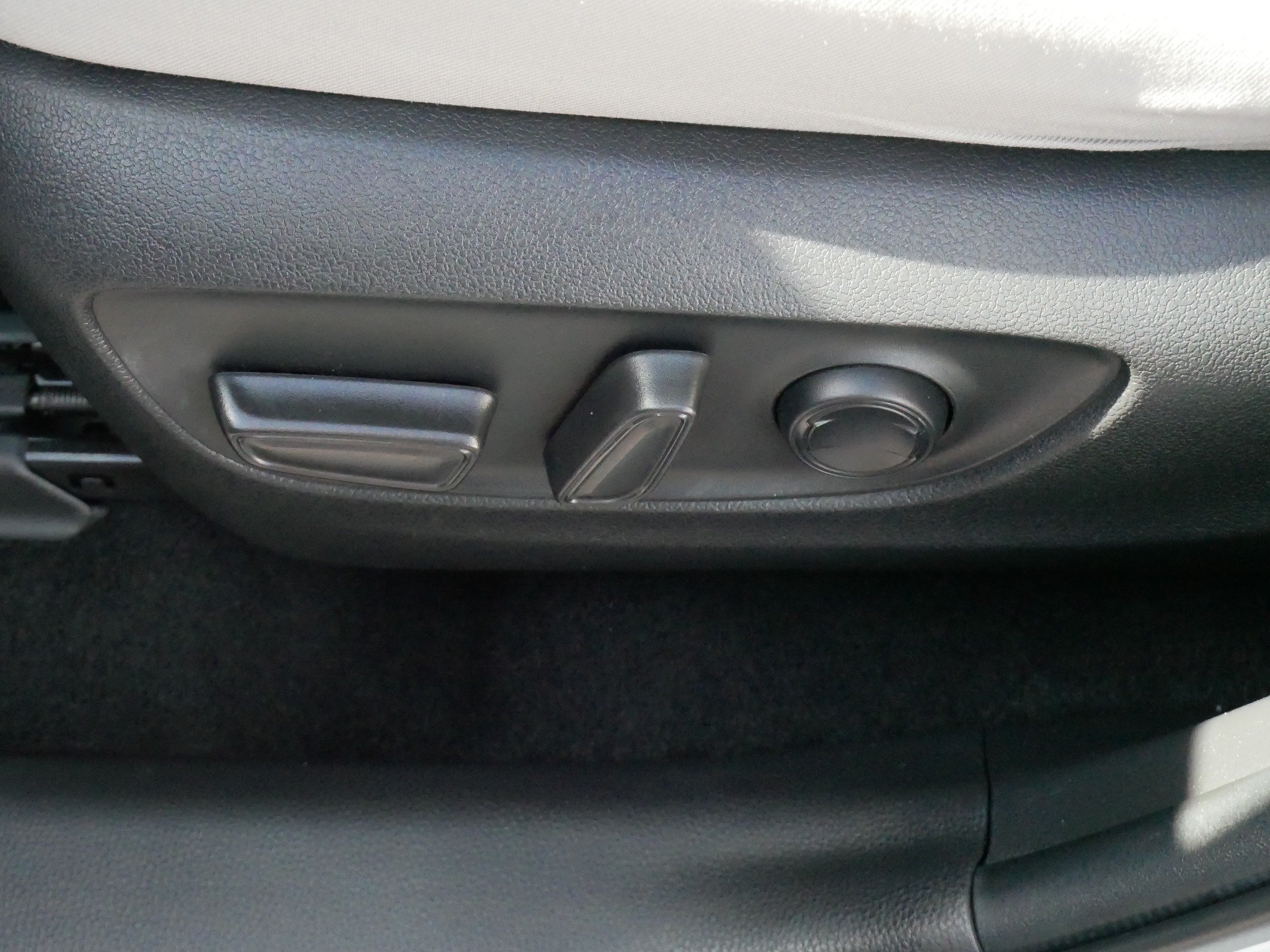 Certified Used 2022 White Toyota XLE image 17
