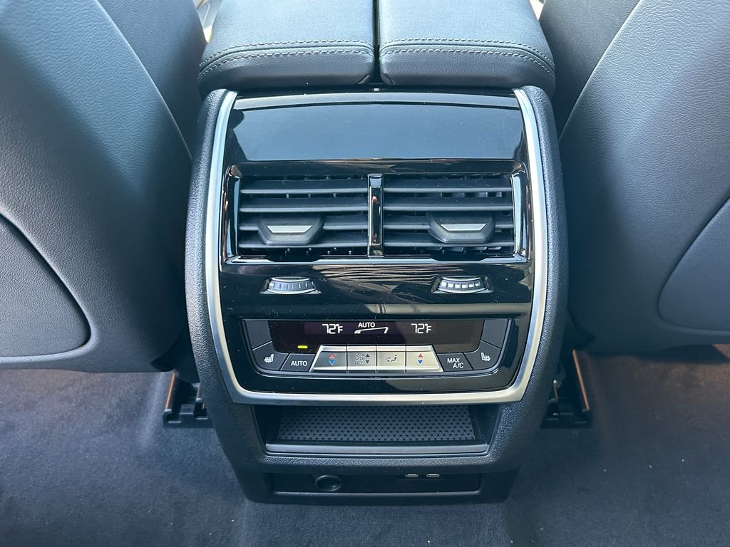 New 2026 Dravit Grey Metallic BMW xDrive50e image 33