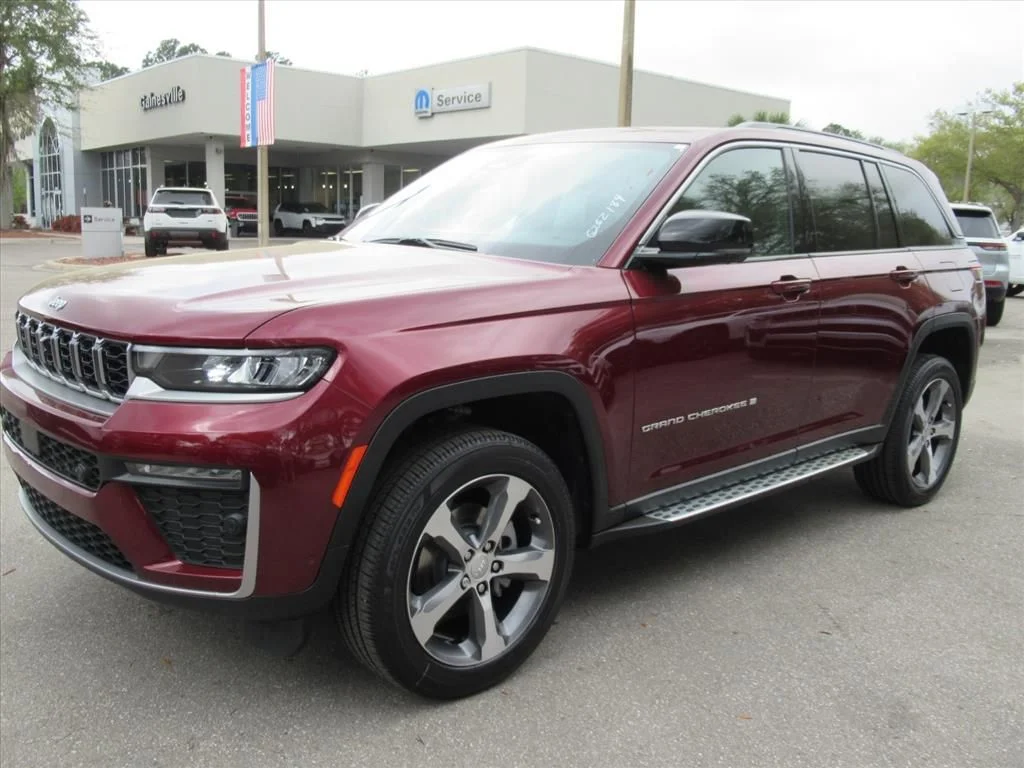 New 2026 Velvet Red Pearl-Coat Exterior Paint Jeep Limited image 3