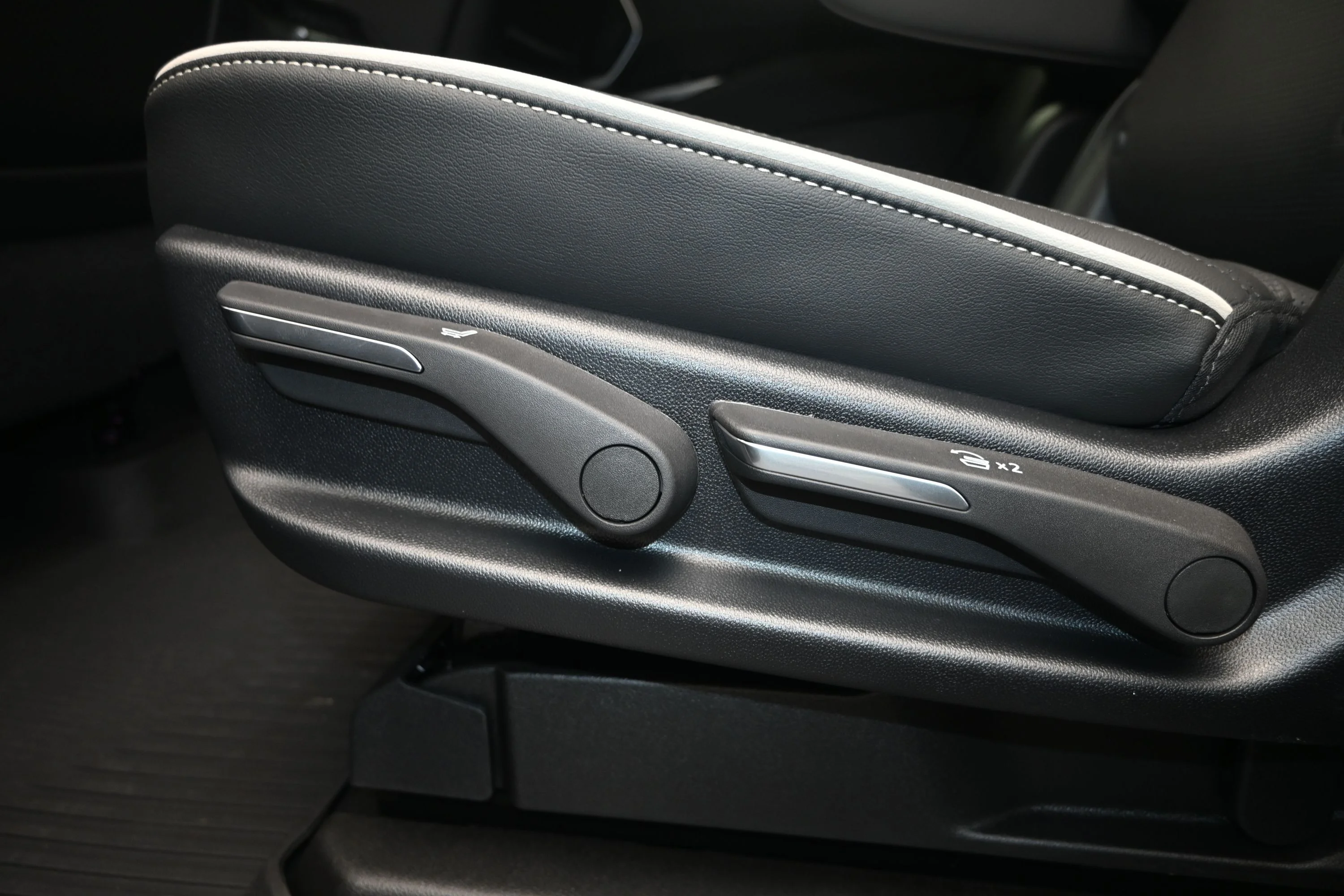 2026 Cadillac Escalade Sport - Photo 9