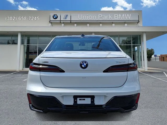 New 2026 Mineral White Metallic BMW 750e xDrive image 5