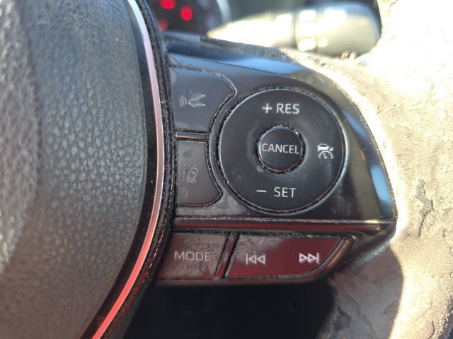 Used 2020 White Toyota XLE Premium image 17