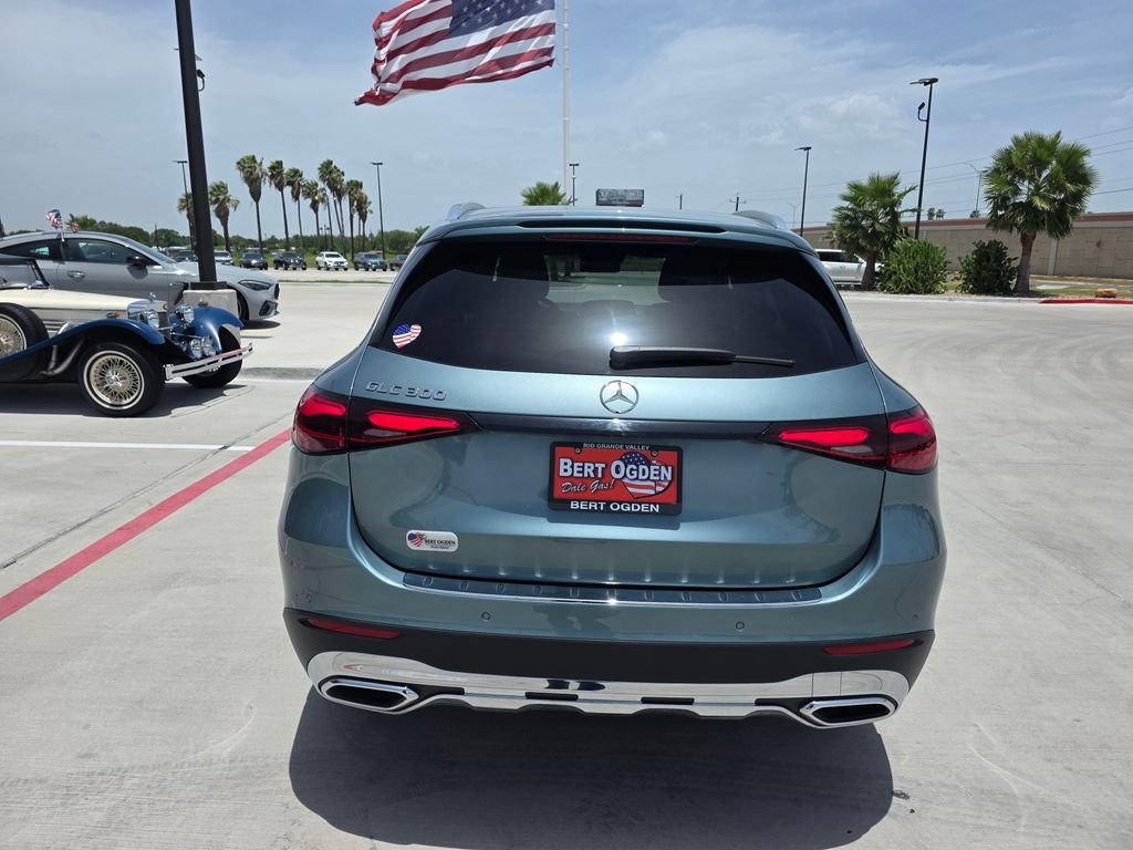 New 2026 Verde Silver Metallic Mercedes-Benz GLC 300 image 6
