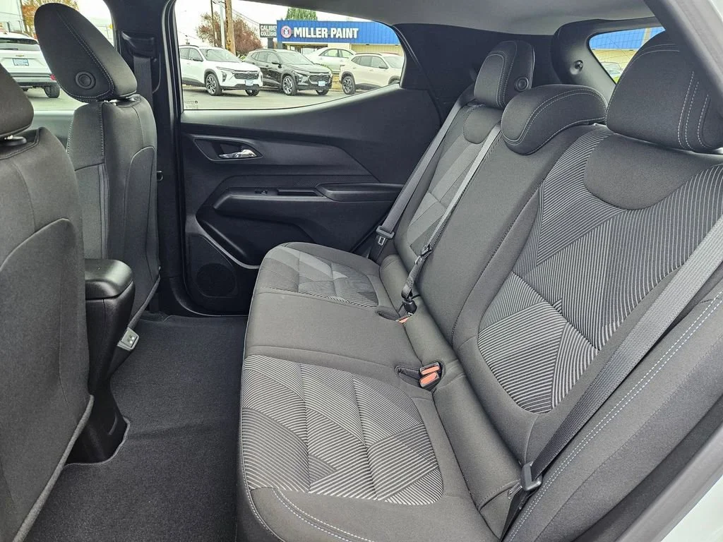 New 2027 Summit White Chevrolet LT image 24