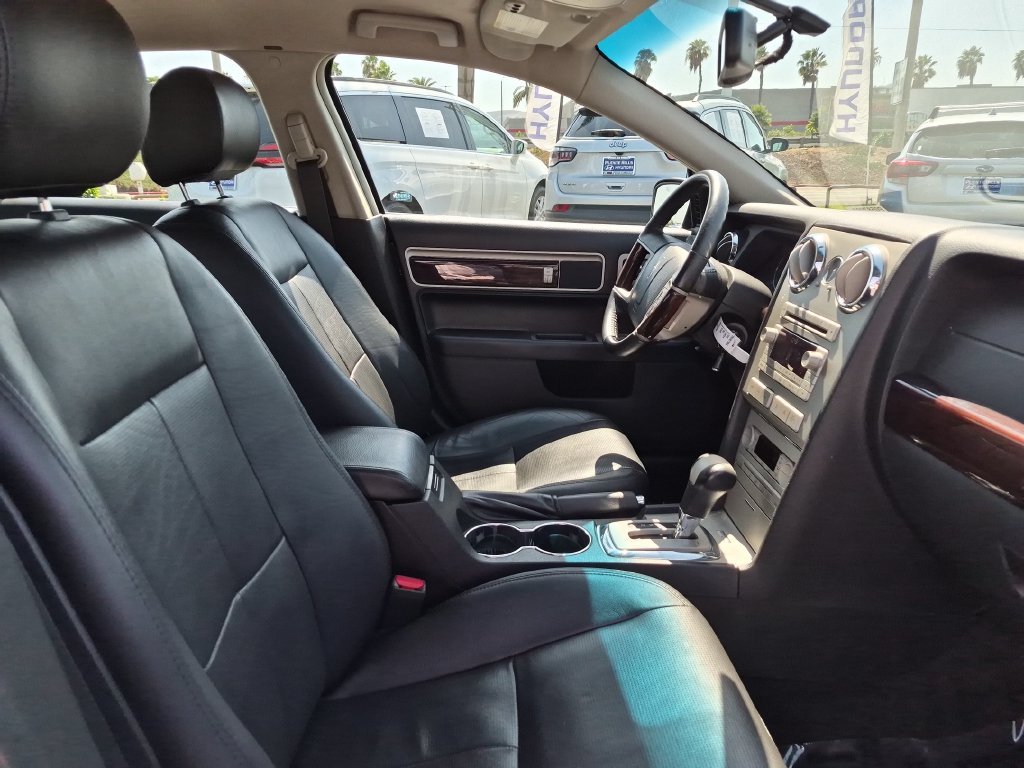Used 2008 Black Lincoln Base image 29