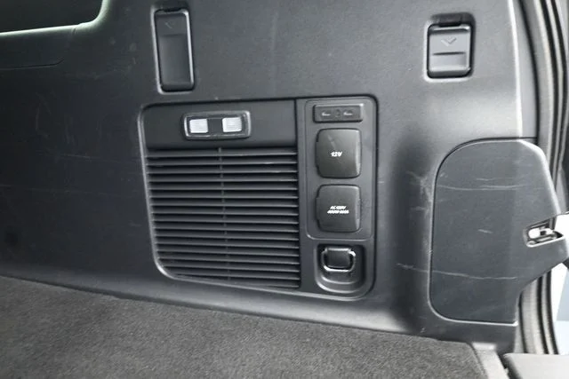 Used 2025 White Ford Platinum image 20