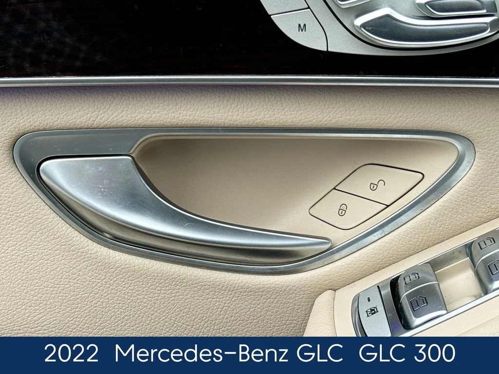 Used 2022  Mercedes-Benz GLC 300 image 17