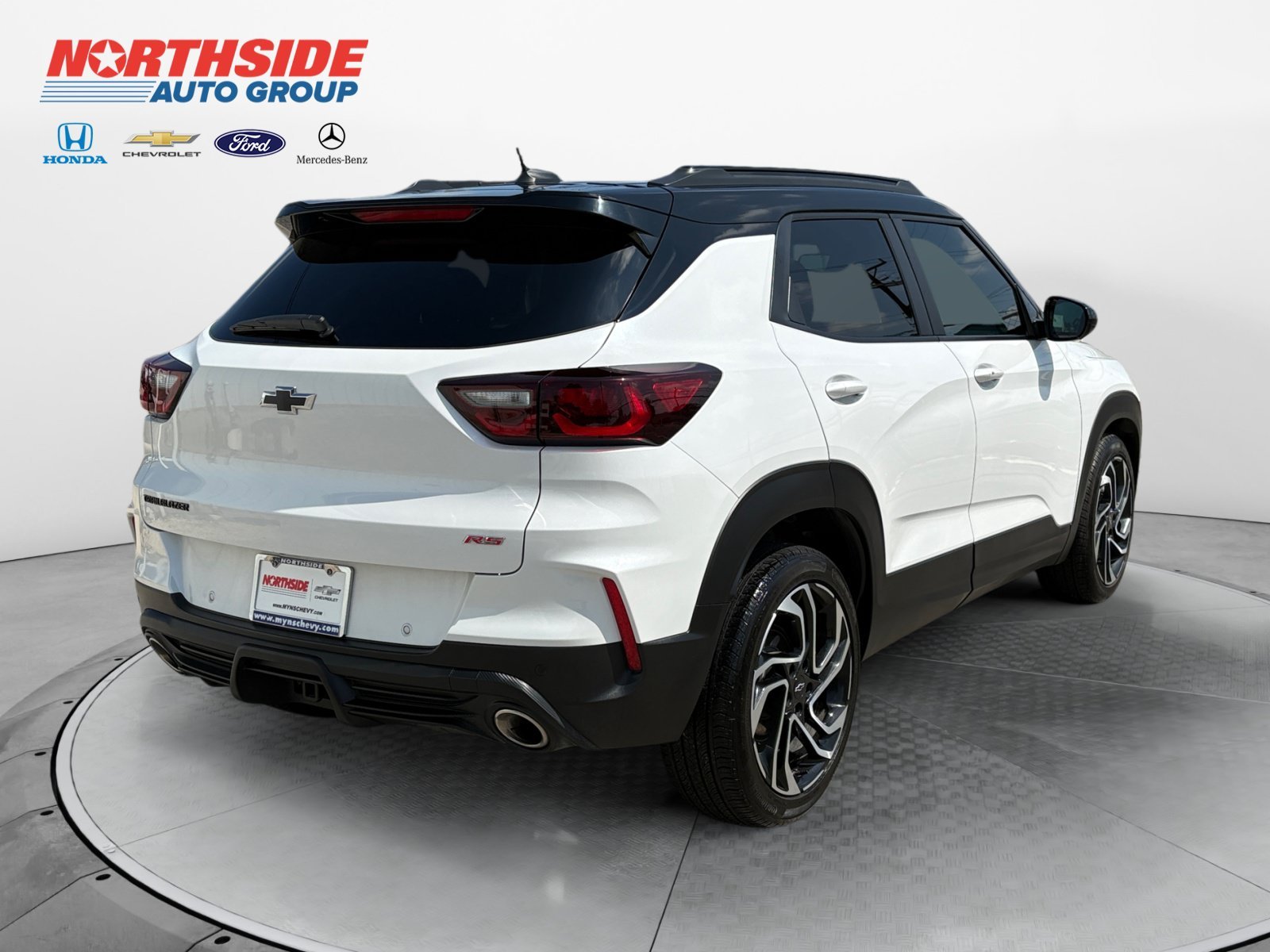 Used 2025 Iridescent Pearl Tricoat Chevrolet RS image 7