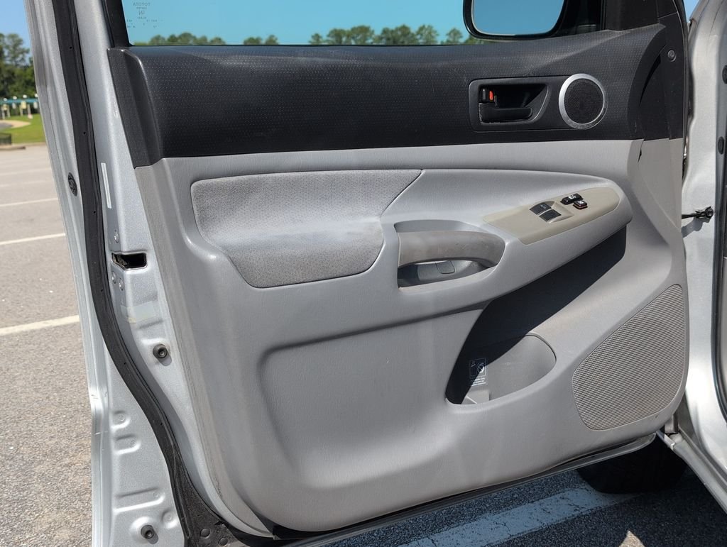 Used 2009 Silver Toyota Base image 8