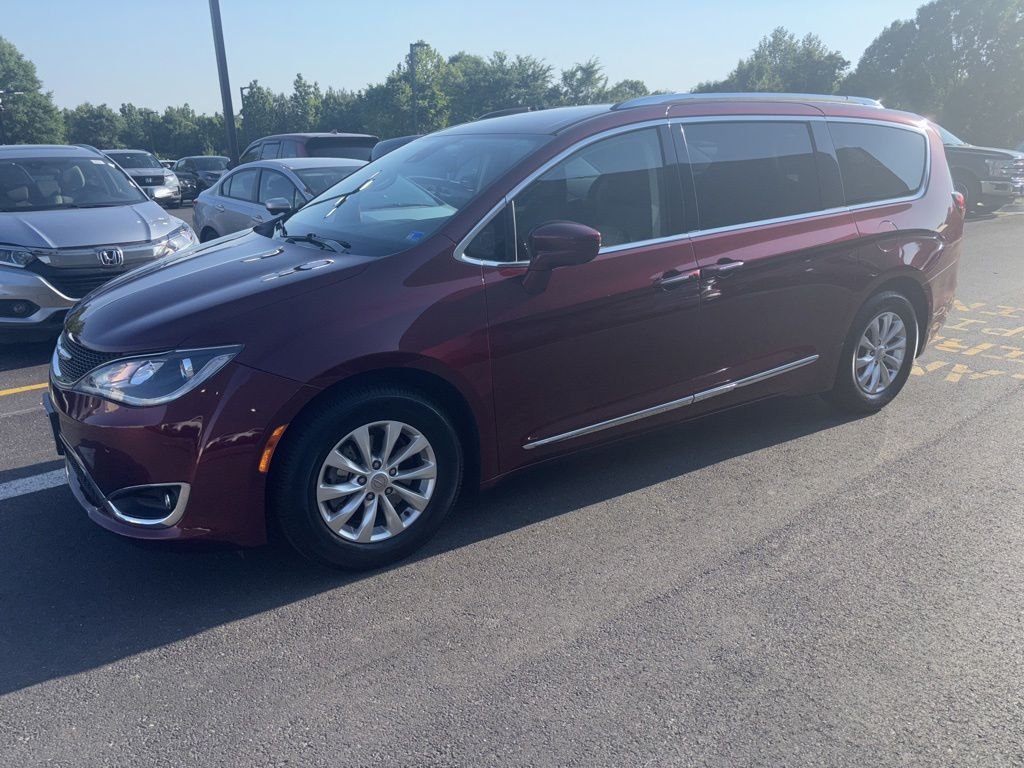 2018 Chrysler Pacifica Touring L's photo
