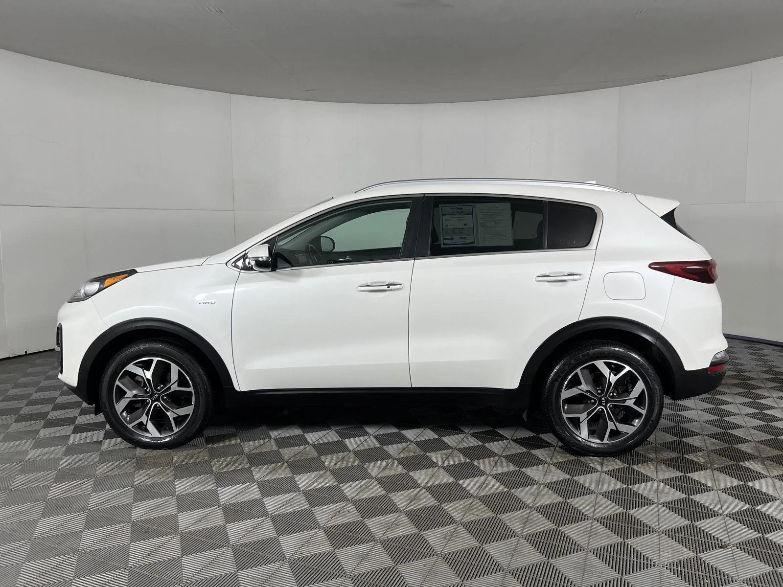 Used 2021 Snow White Pearl Kia EX image 4