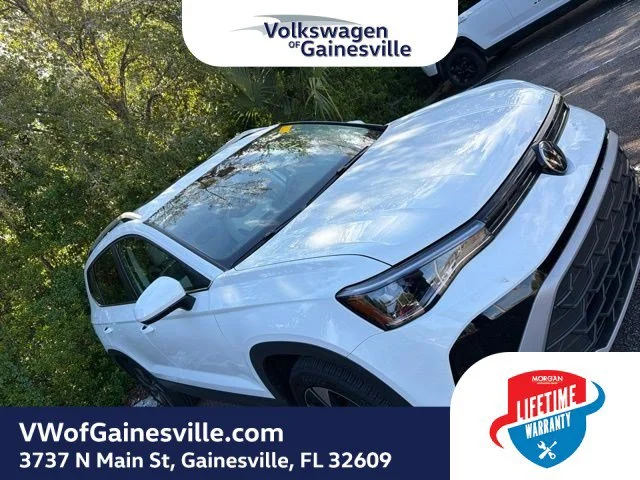 Certified Used 2025 Pure White Volkswagen SE image 4