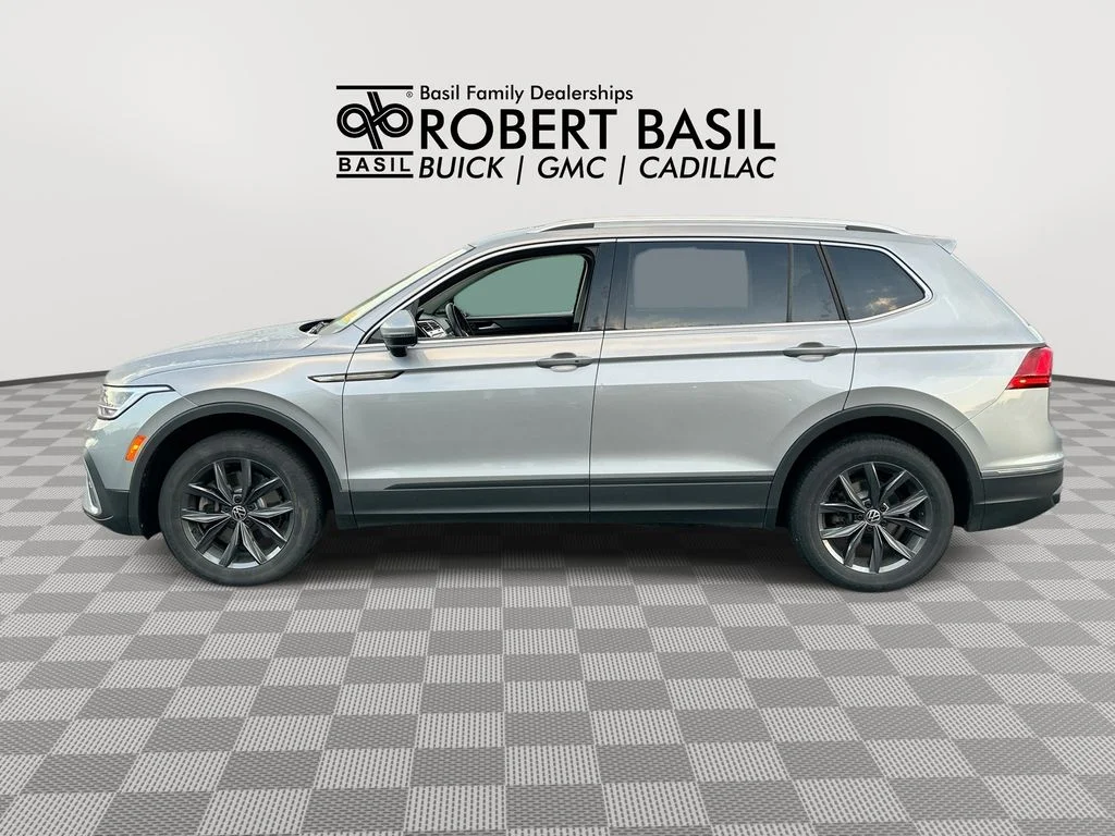 Used 2023 Silver Volkswagen 2.0T SE image 5