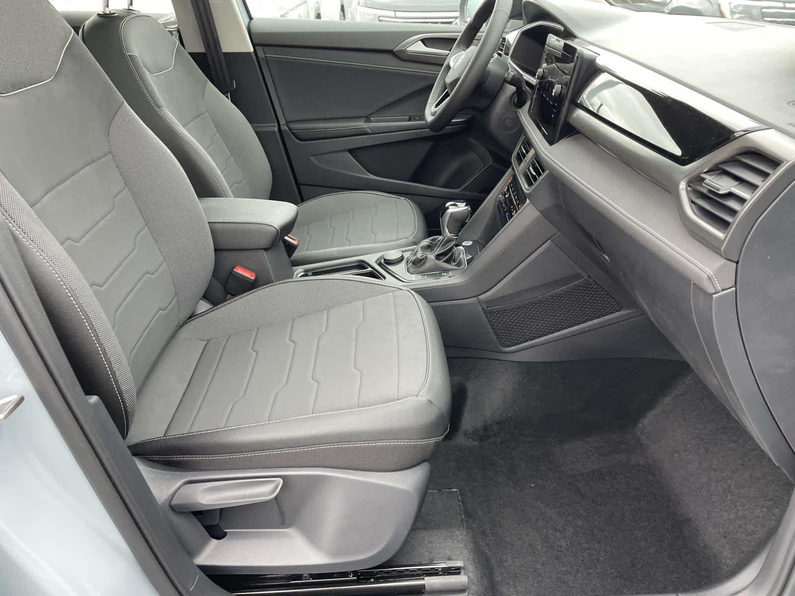 New 2026 Monument Gray w/Deep Black Roof Volkswagen SE Black image 19