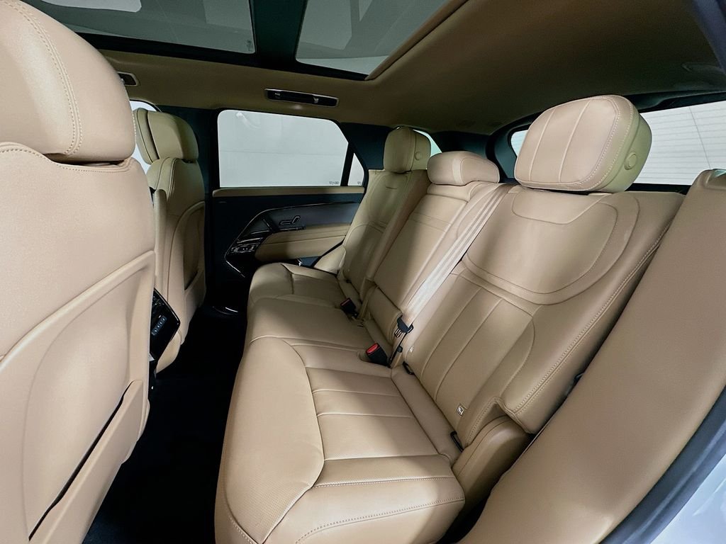 Used 2026 Ostuni Pearl White Premium Metallic Land Rover SE image 24