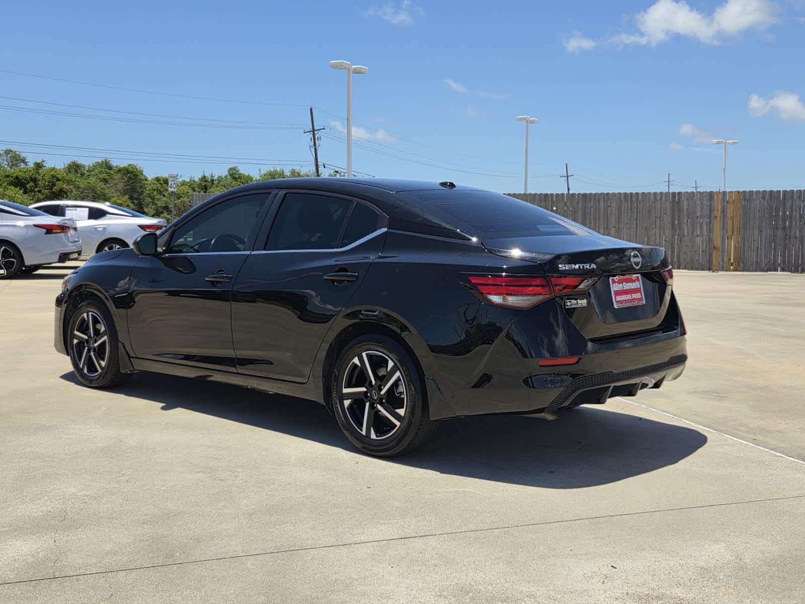 Used 2025 Super Black Nissan SV image 3