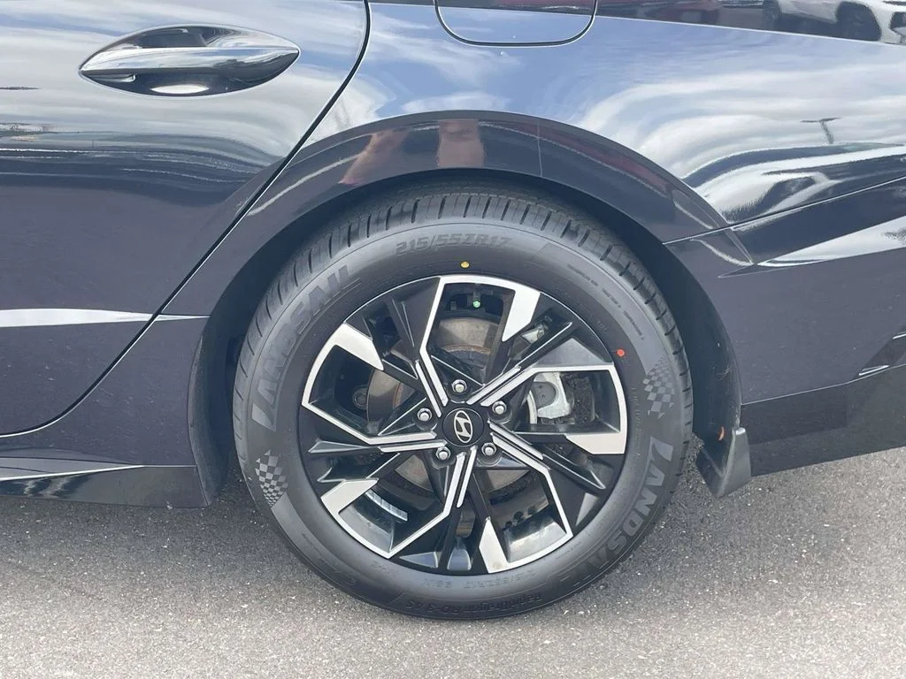 Certified Used 2024 Blue Hyundai SEL image 28