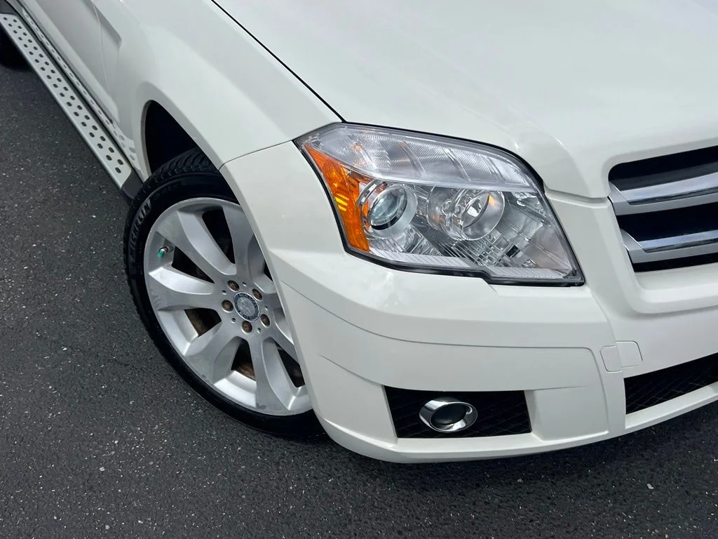 Used 2011 Arctic White Mercedes-Benz GLK 350 image 2