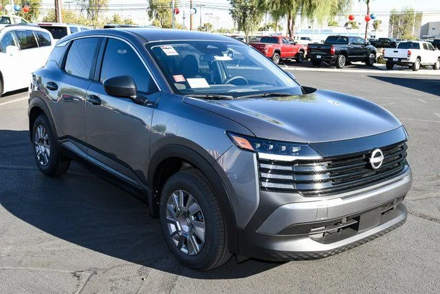 2026 Nissan Kicks 2.0 S's photo
