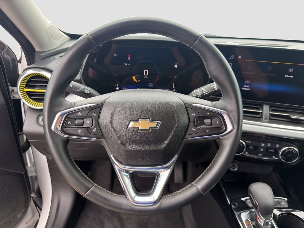 Used 2024 Summit White Chevrolet LT image 10