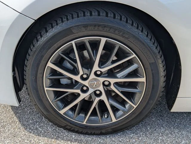2017 Lexus ES 350 - Photo 16