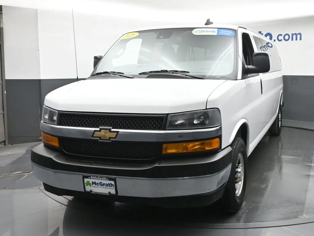 Used 2025 White Chevrolet LT image 17