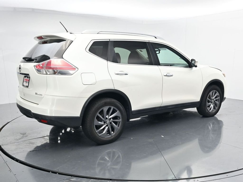 Used 2016 White Nissan SL image 8