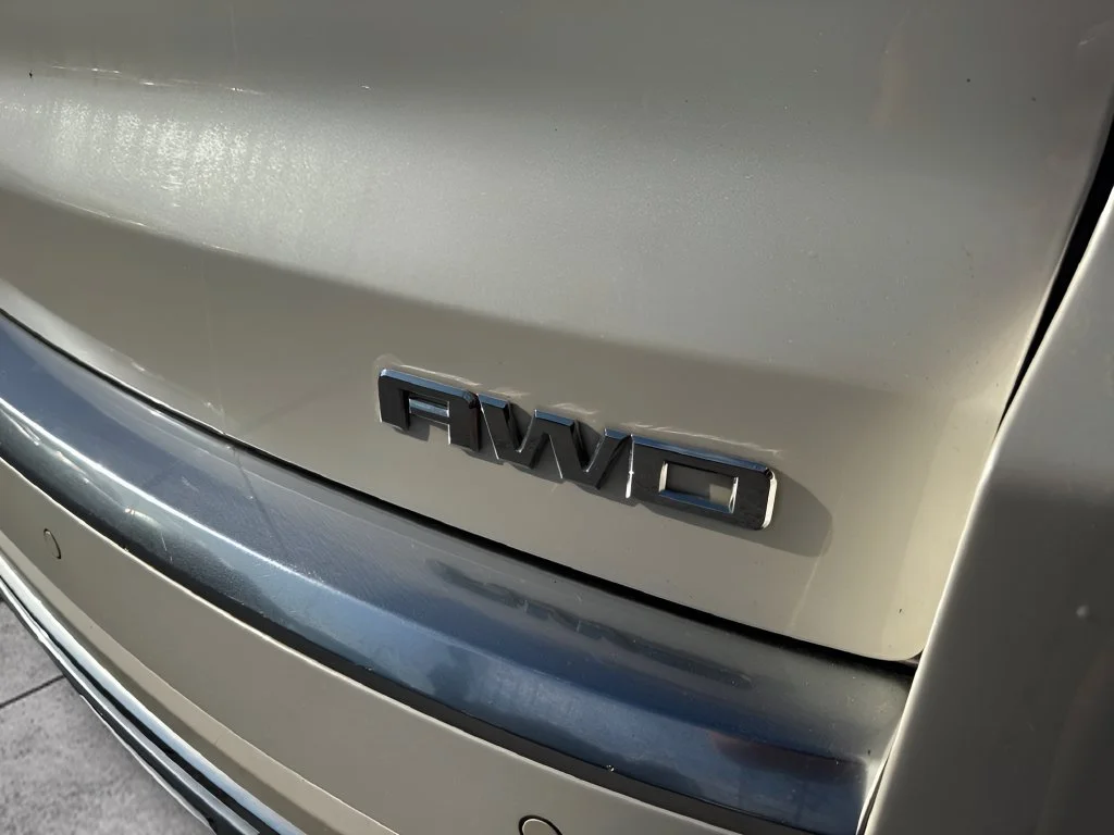 Used 2015 White GMC Denali image 34